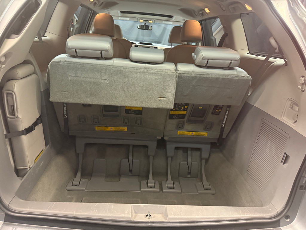 2013 Toyota Sienna Image 19