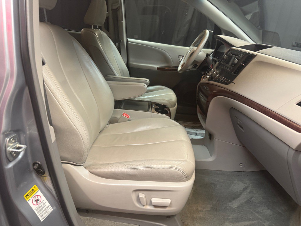 2013 Toyota Sienna Image 20