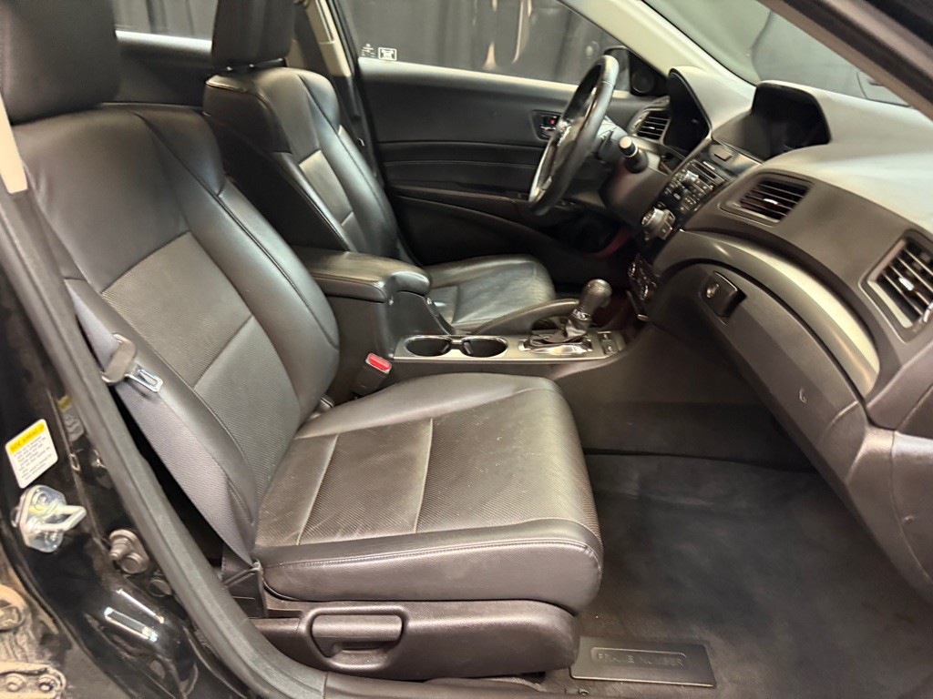 2013 Acura ILX Image 18