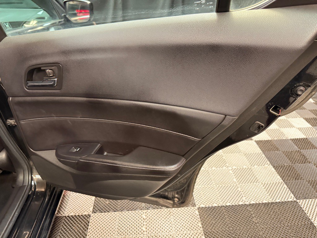 2013 Acura ILX Image 21