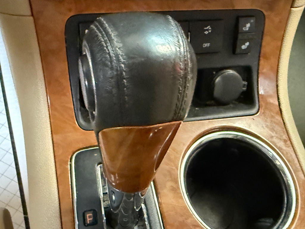 2010 Saturn Outlook Image 10