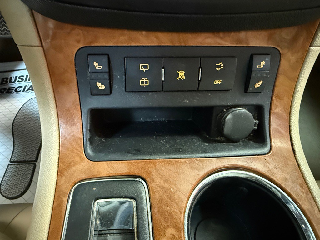 2010 Saturn Outlook Image 11