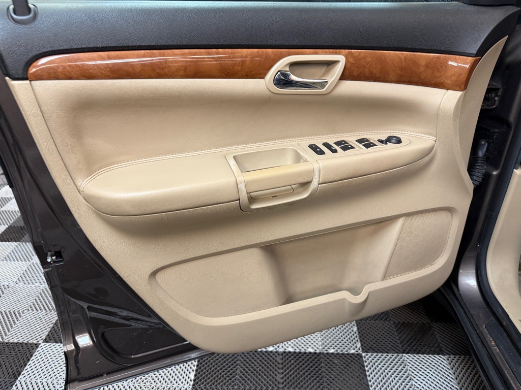 2010 Saturn Outlook Image 14