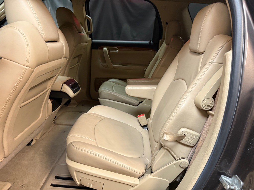 2010 Saturn Outlook Image 15