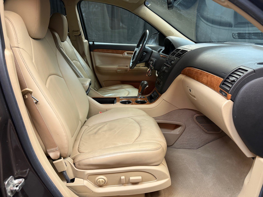 2010 Saturn Outlook Image 19