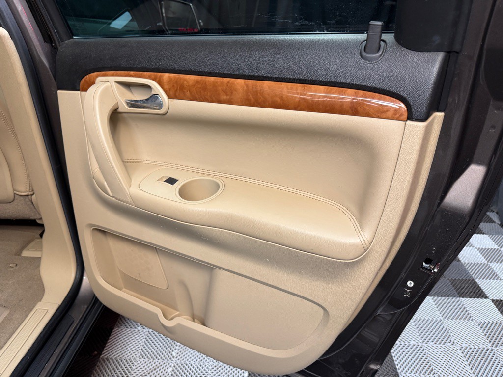 2010 Saturn Outlook Image 21