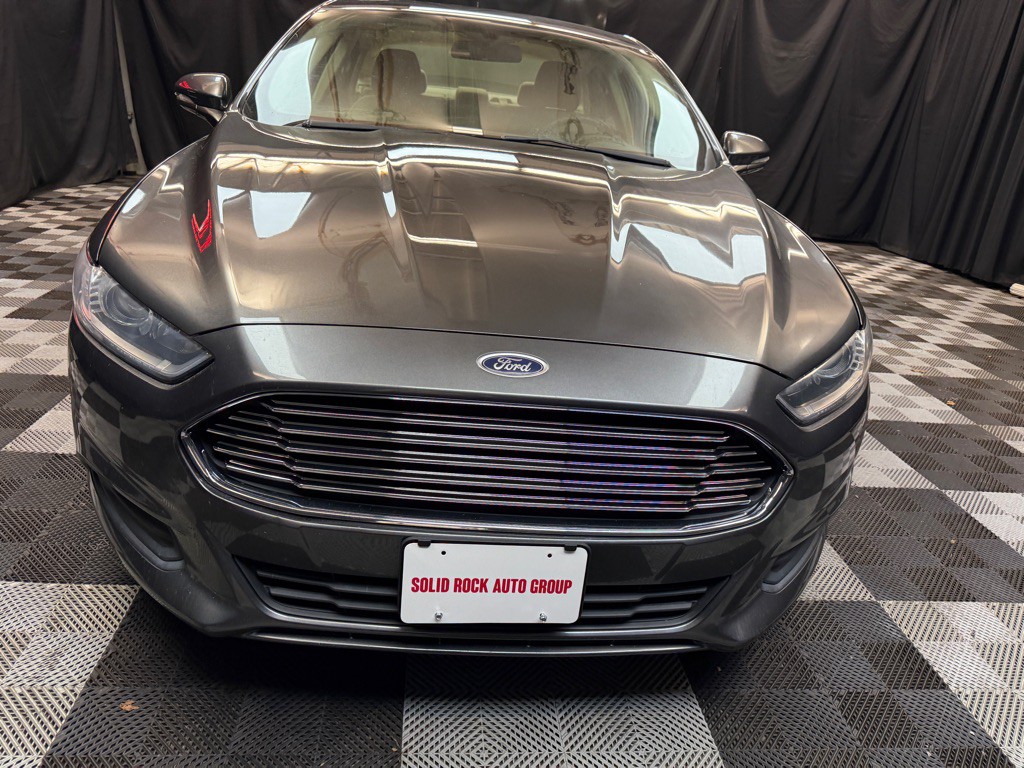 2016 Ford Fusion Image 2