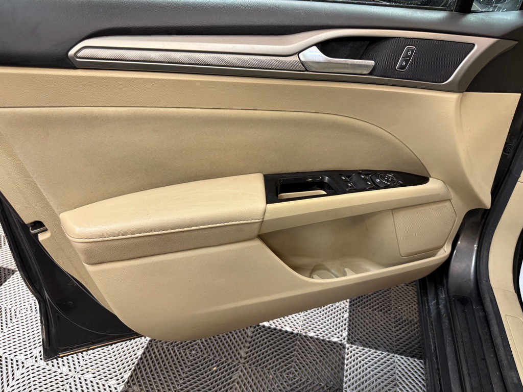 2016 Ford Fusion Image 12