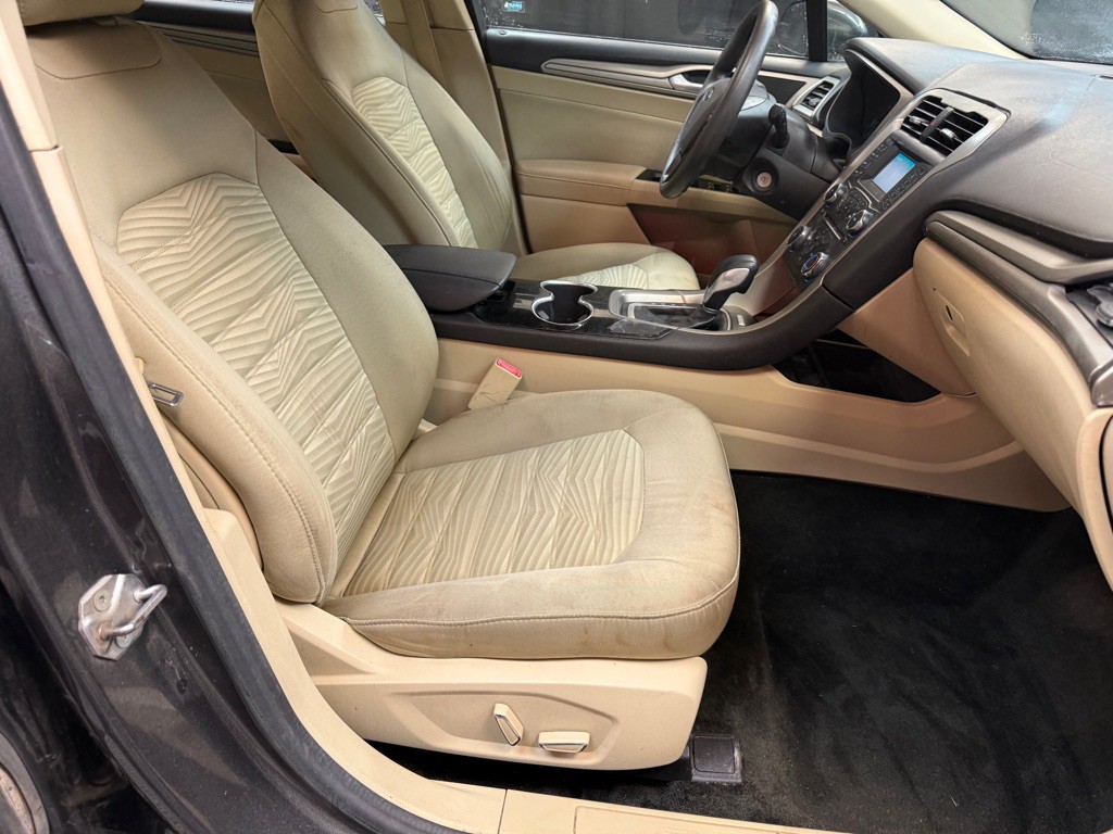 2016 Ford Fusion Image 16