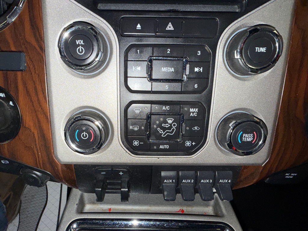 2015 Ford F-250 Image 11