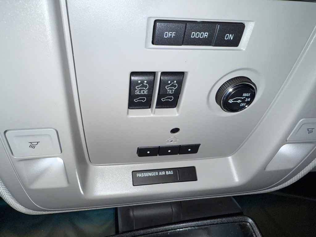 2016 Chevrolet Tahoe Image 14