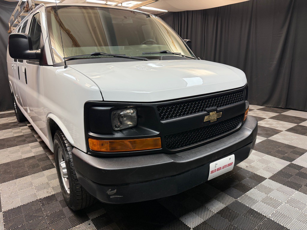 2017 Chevrolet Express Image 1