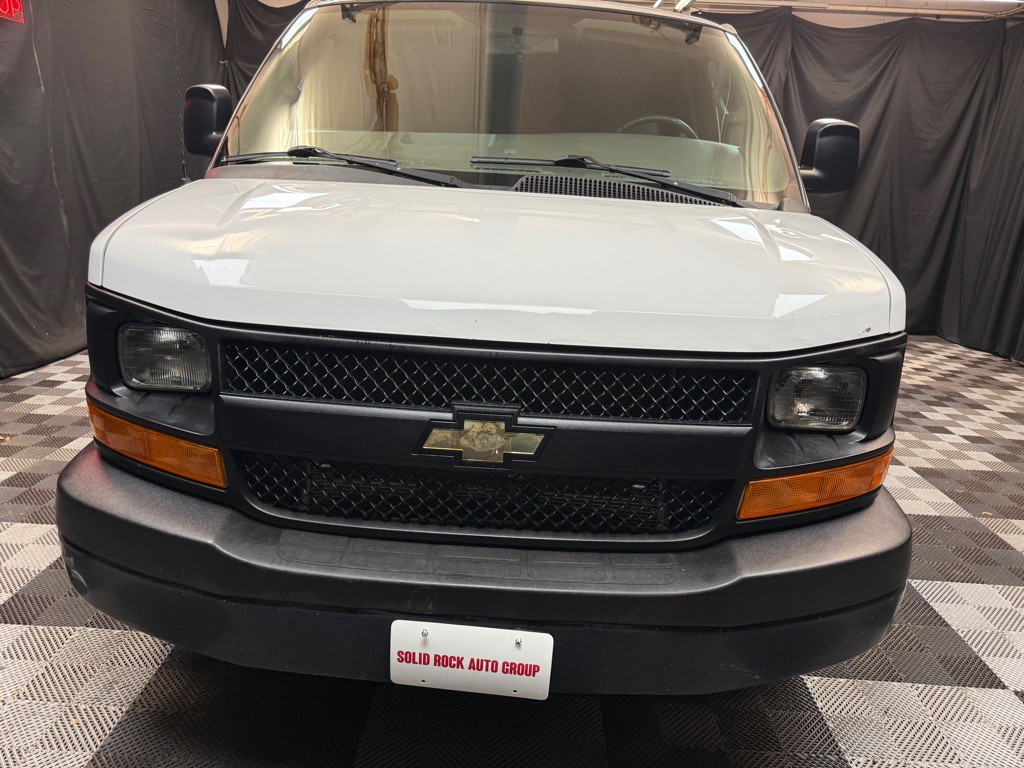 2017 Chevrolet Express Image 2