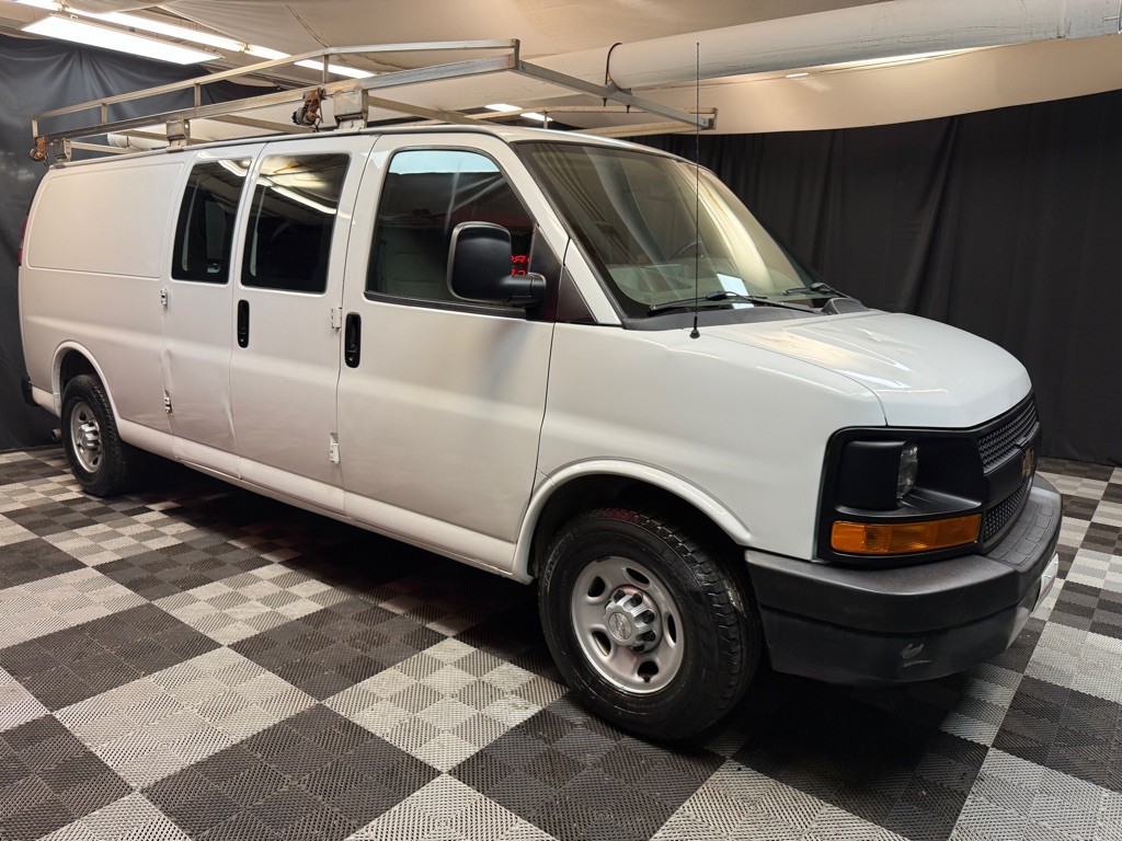 2017 Chevrolet Express Image 4
