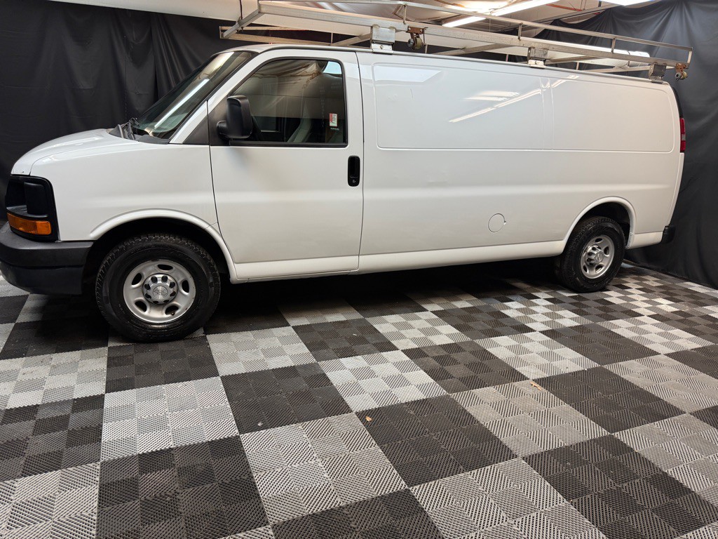 2017 Chevrolet Express Image 5