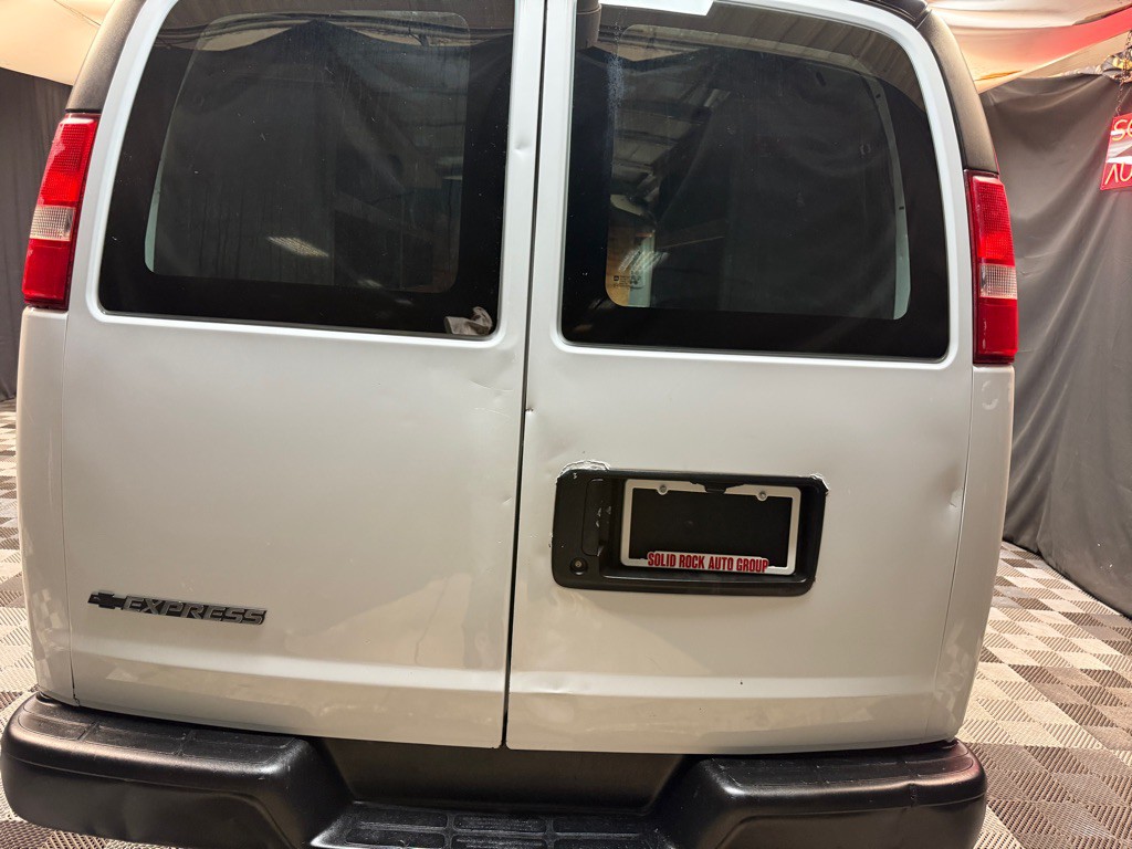 2017 Chevrolet Express Image 6
