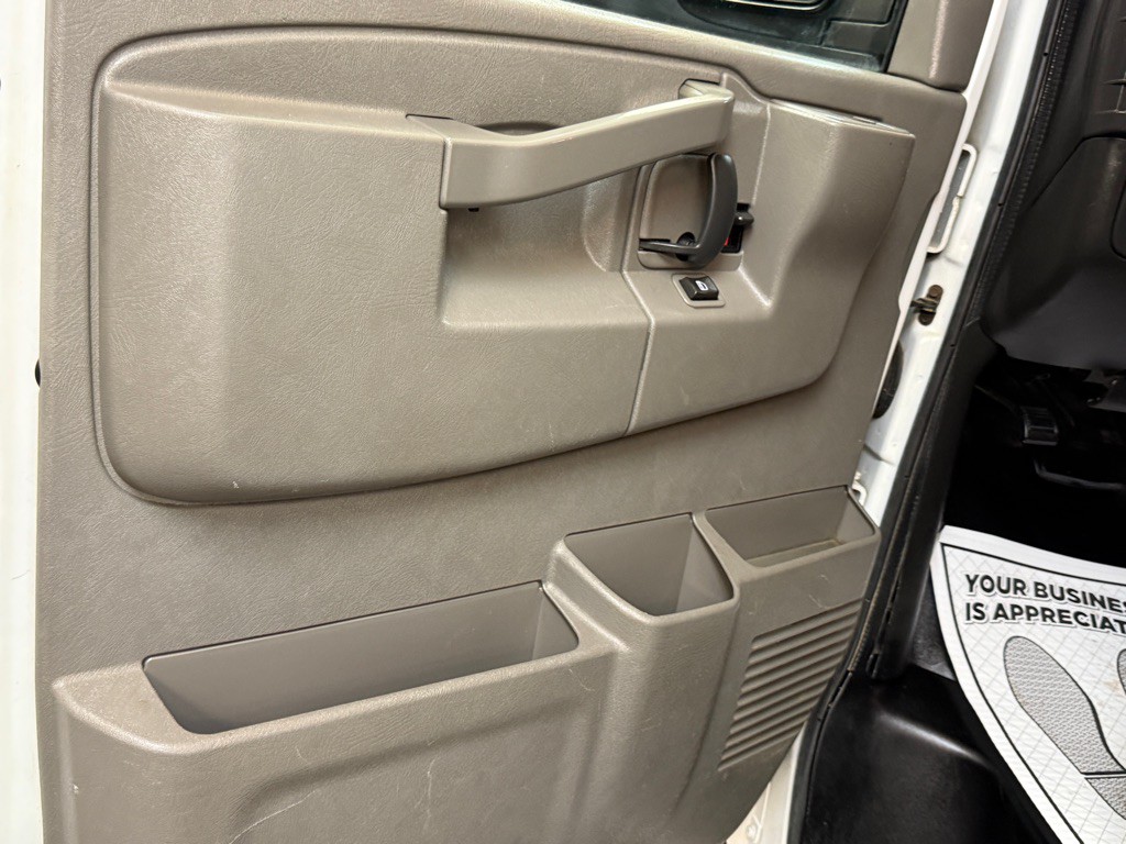 2017 Chevrolet Express Image 10