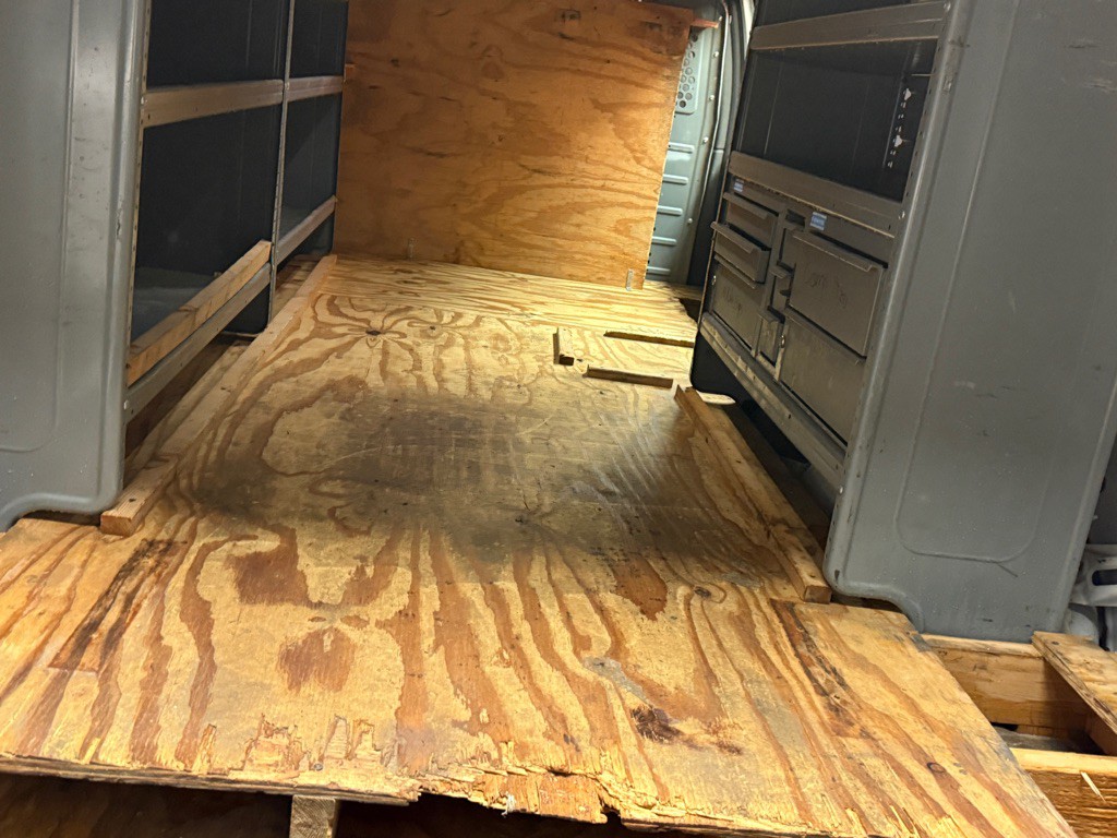 2017 Chevrolet Express Image 12