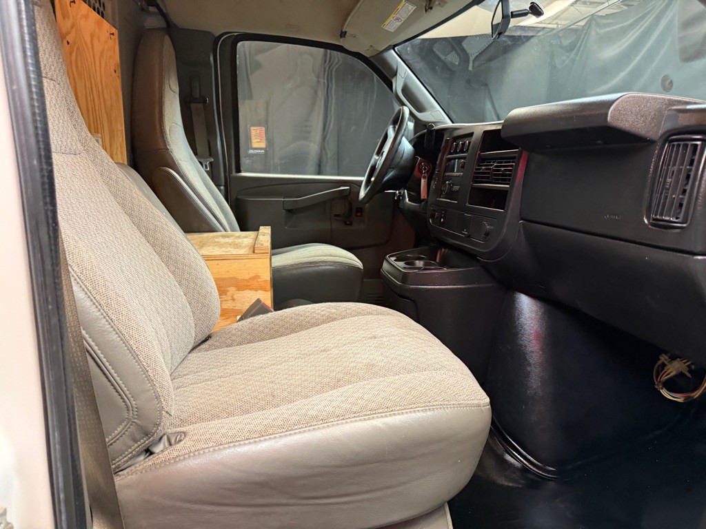 2017 Chevrolet Express Image 15