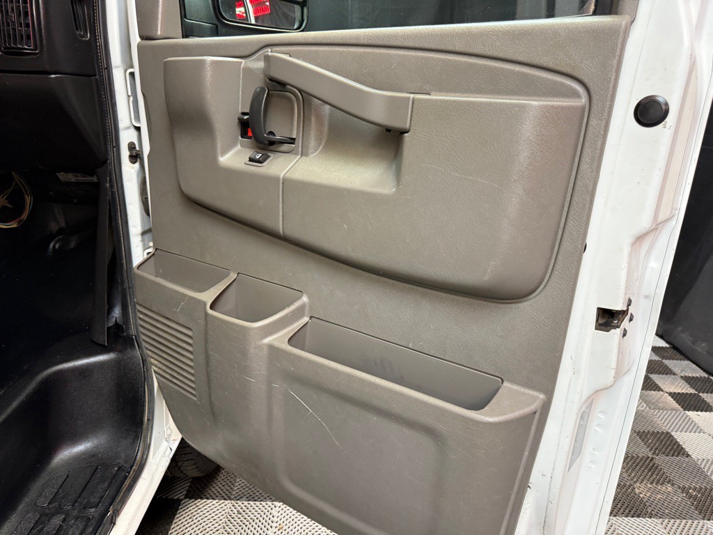 2017 Chevrolet Express Image 16