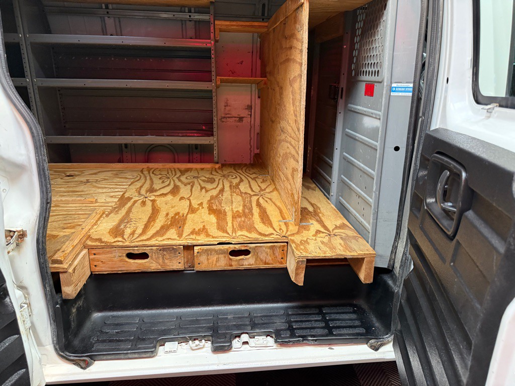 2017 Chevrolet Express Image 17