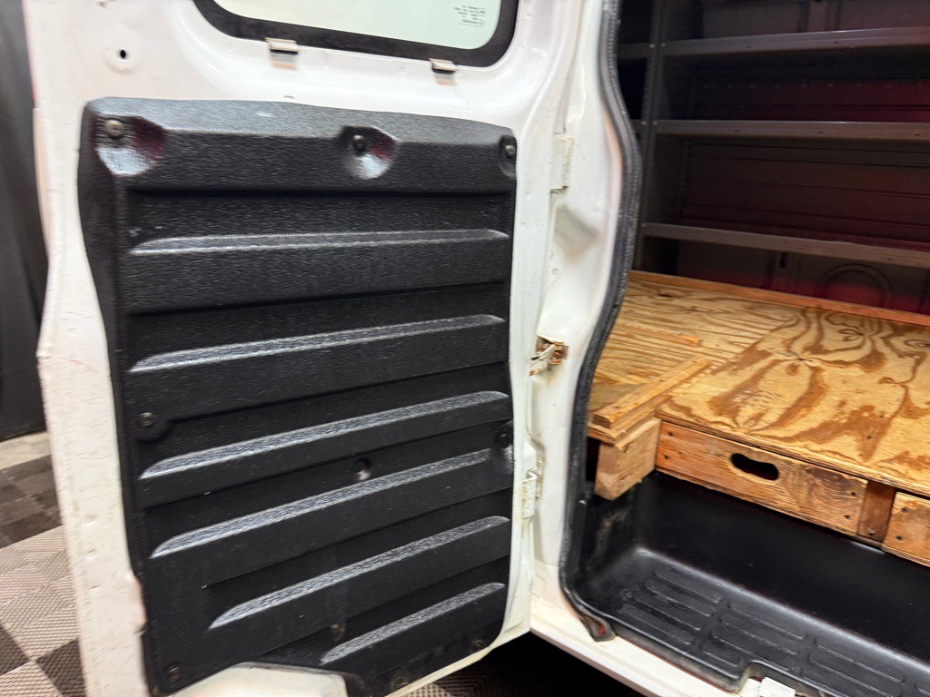 2017 Chevrolet Express Image 18