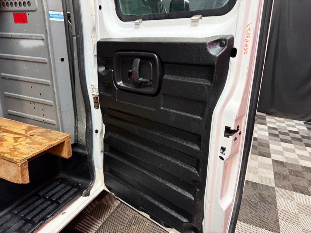 2017 Chevrolet Express Image 19