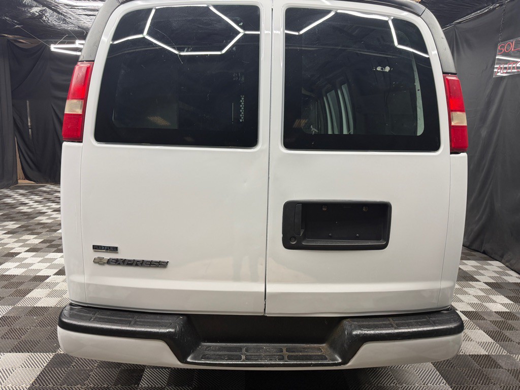 2012 Chevrolet Express Image 6