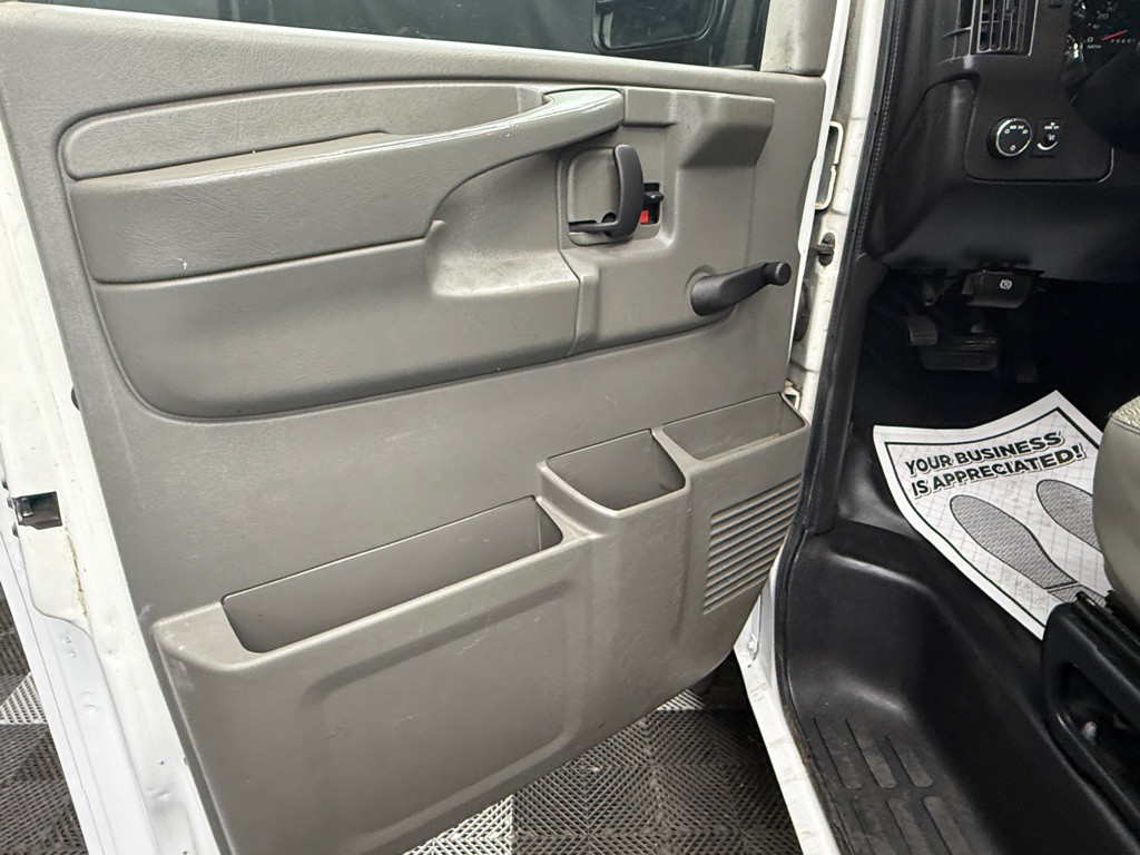 2012 Chevrolet Express Image 13