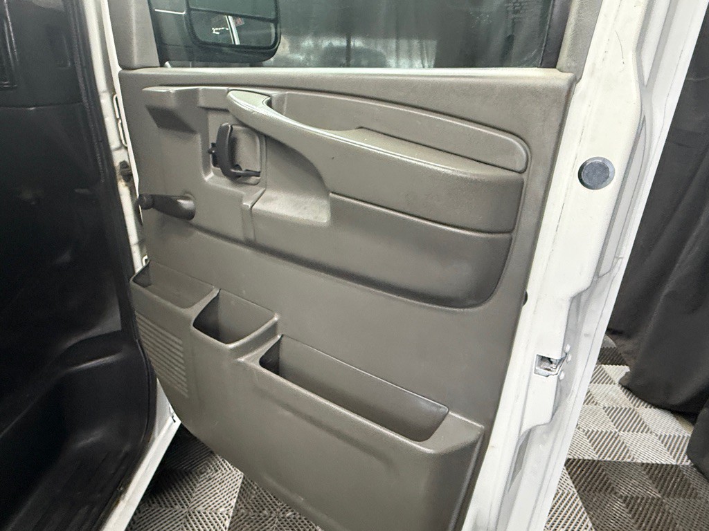 2012 Chevrolet Express Image 15
