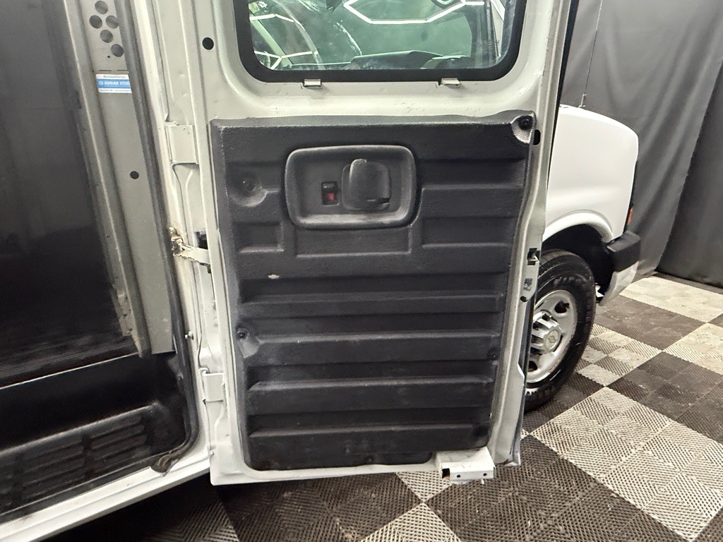 2012 Chevrolet Express Image 17