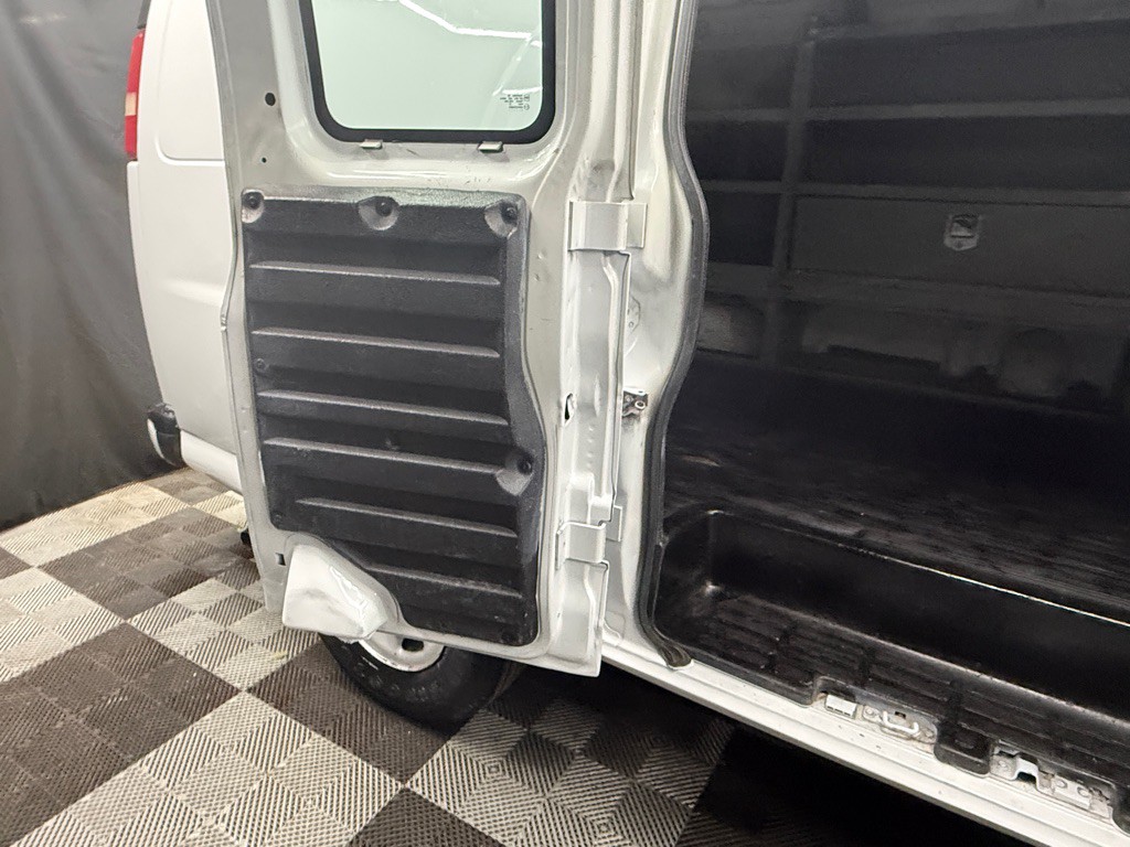 2012 Chevrolet Express Image 18