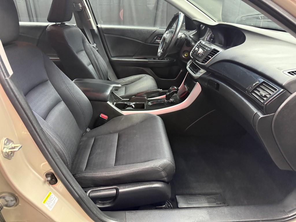 2013 Honda Accord Image 16