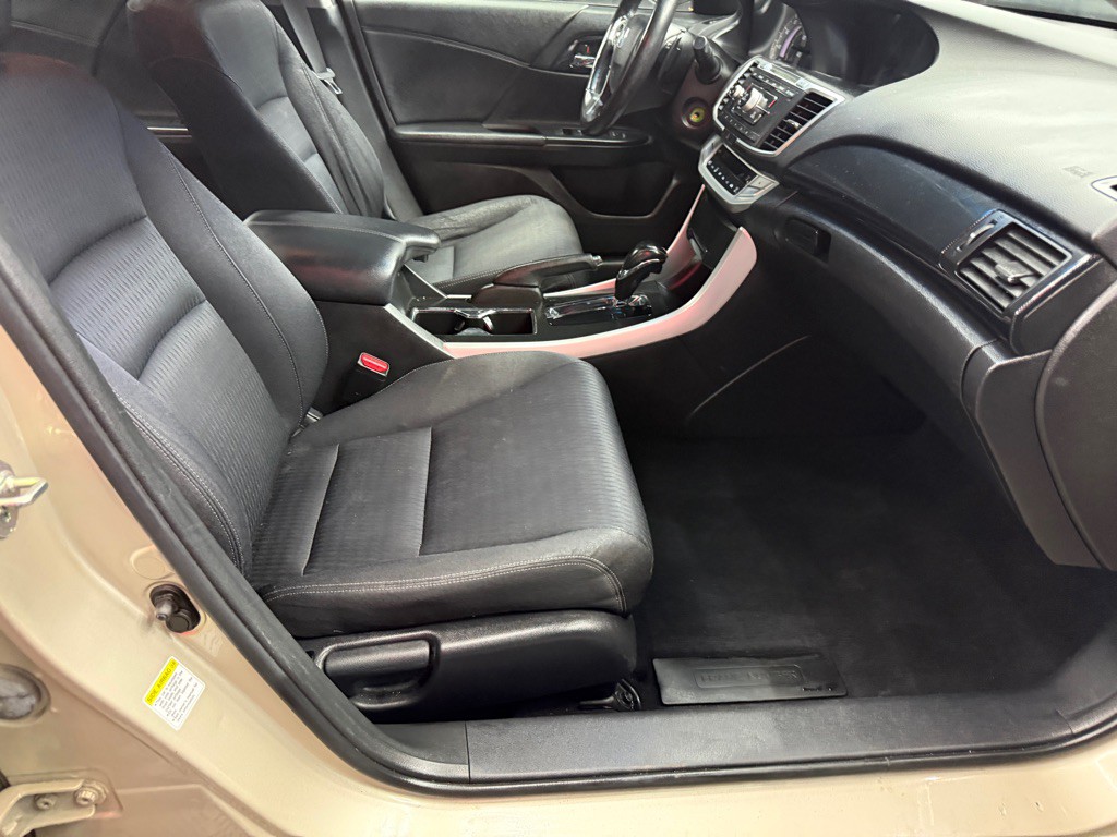 2013 Honda Accord Image 17