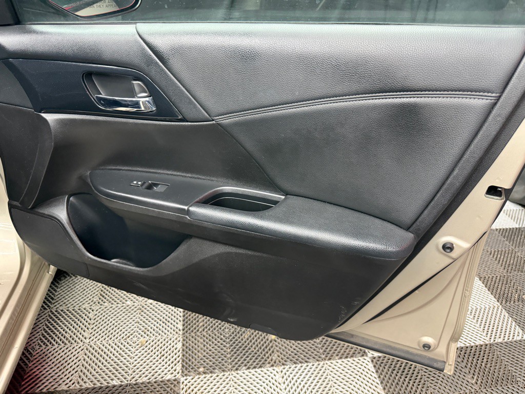 2013 Honda Accord Image 18