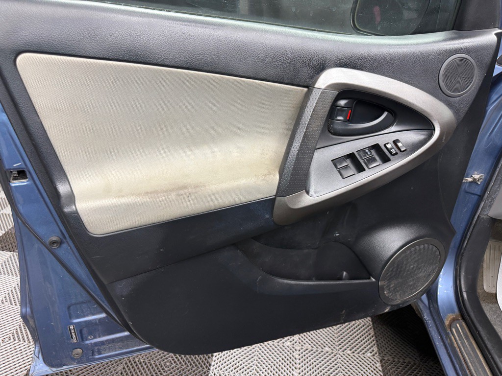 2011 Toyota Rav4 Image 13