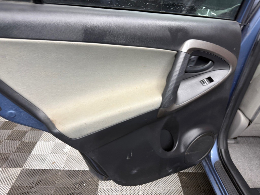 2011 Toyota Rav4 Image 15