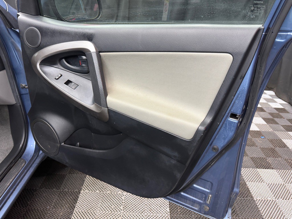 2011 Toyota Rav4 Image 18