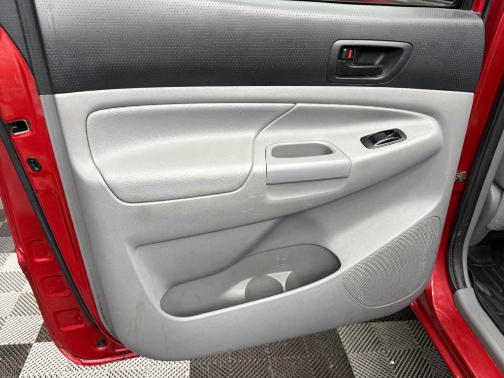 2014 Toyota Tacoma Image 16