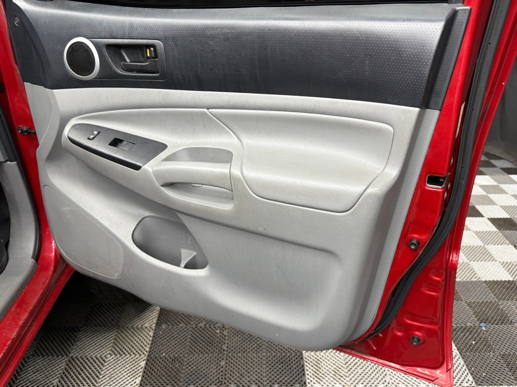 2014 Toyota Tacoma Image 18