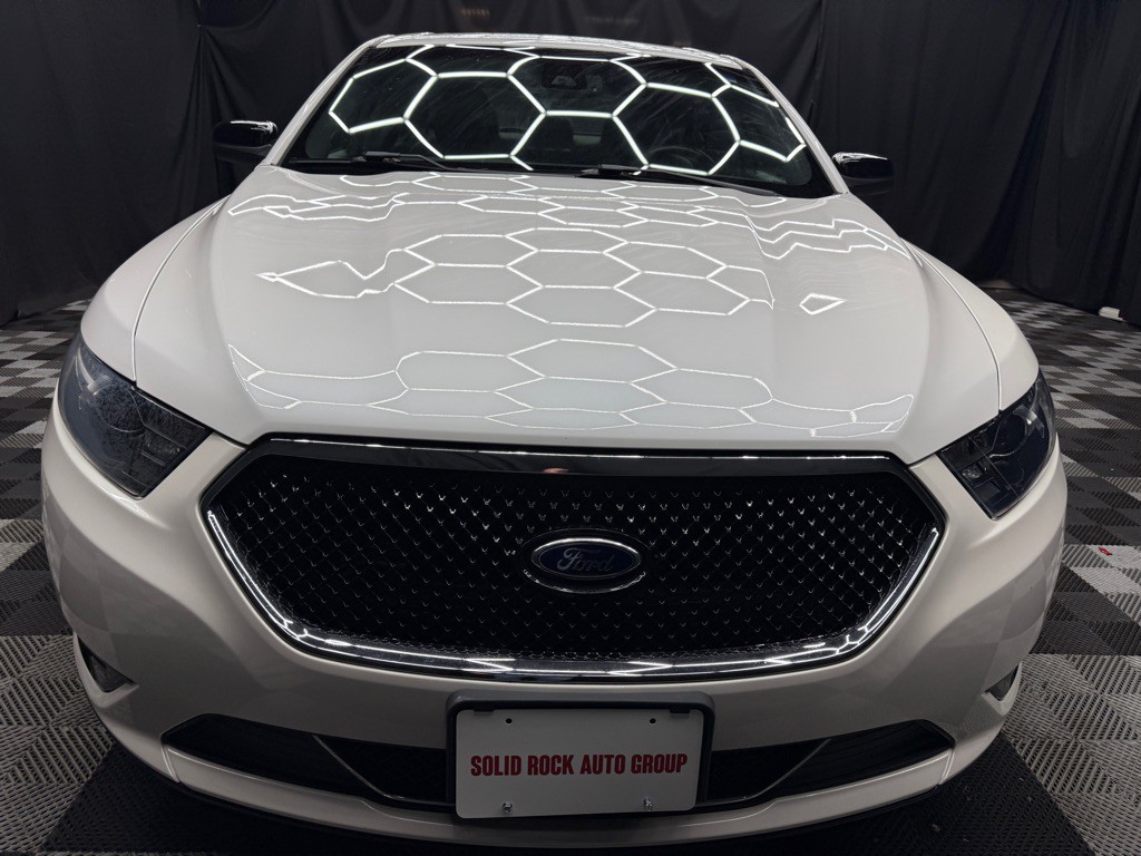 2014 Ford Taurus Image 2