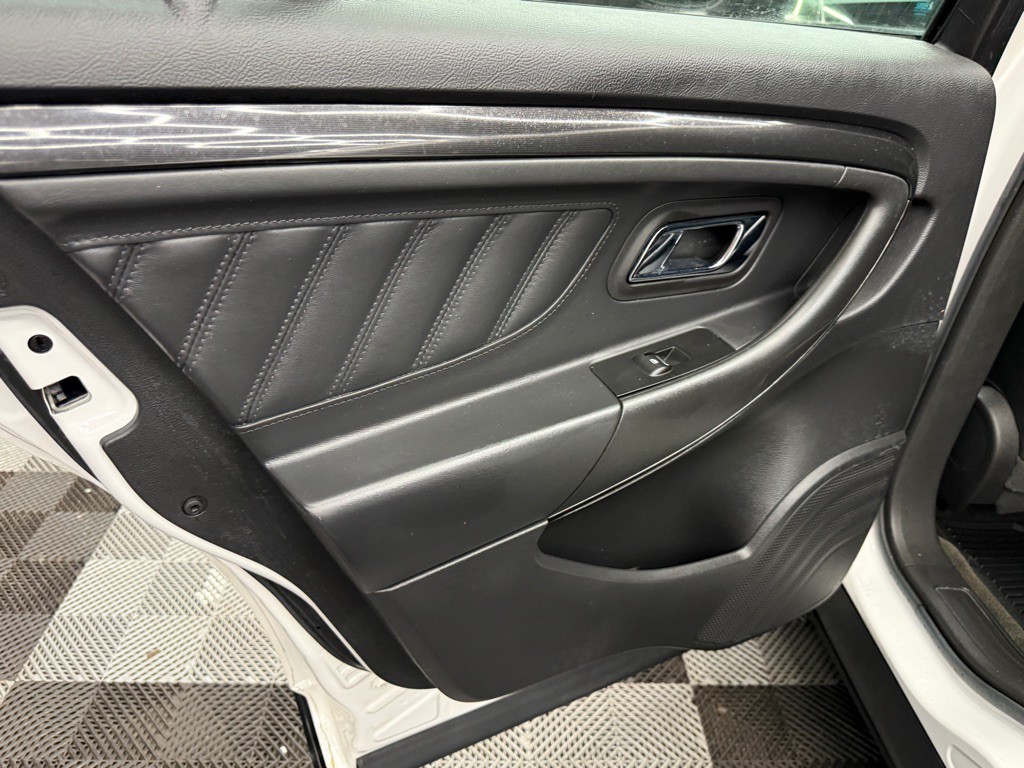 2014 Ford Taurus Image 15