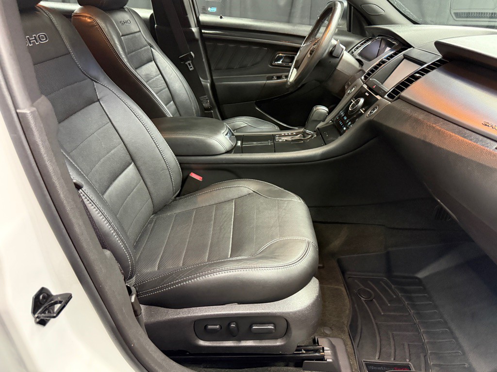 2014 Ford Taurus Image 16