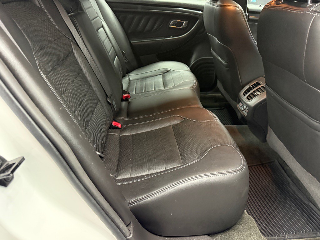 2014 Ford Taurus Image 18