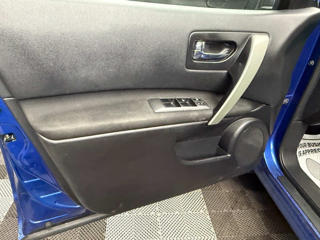 2011 Nissan Rogue Image 12