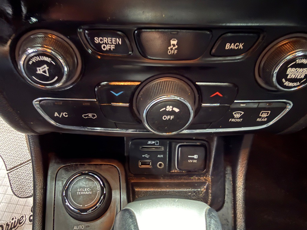 2018 Jeep Cherokee Image 12