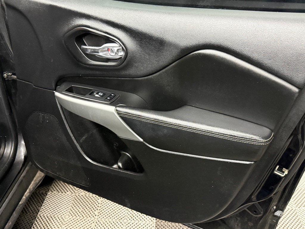 2018 Jeep Cherokee Image 19