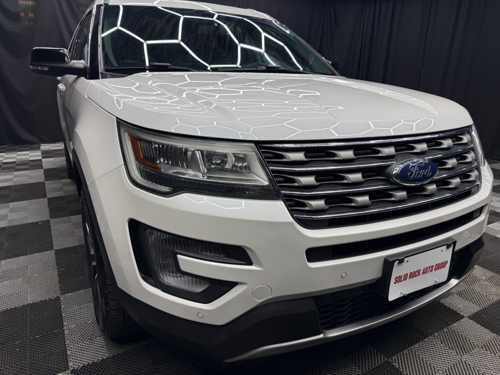 2016 Ford Explorer Image 1