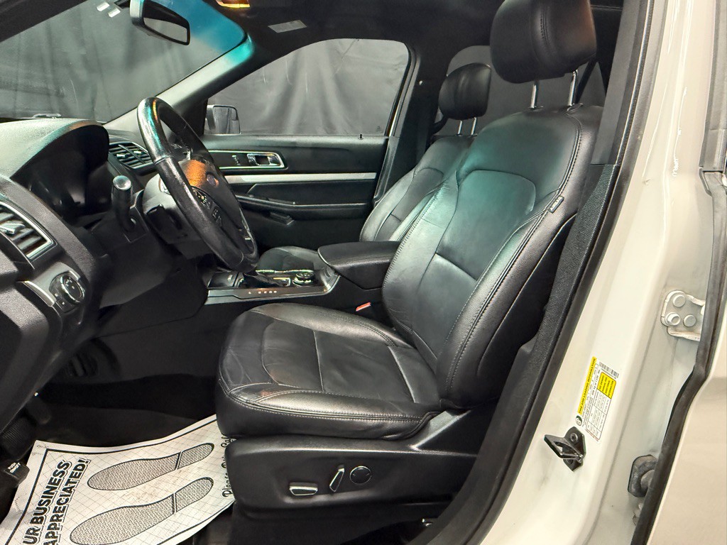 2016 Ford Explorer Image 9