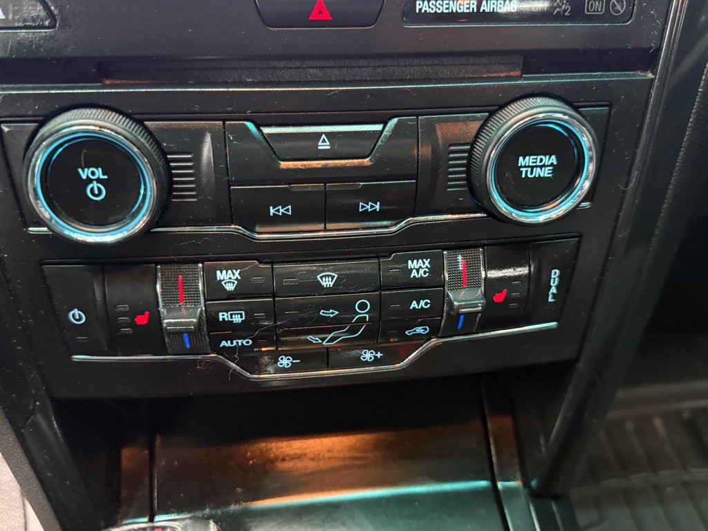 2016 Ford Explorer Image 13